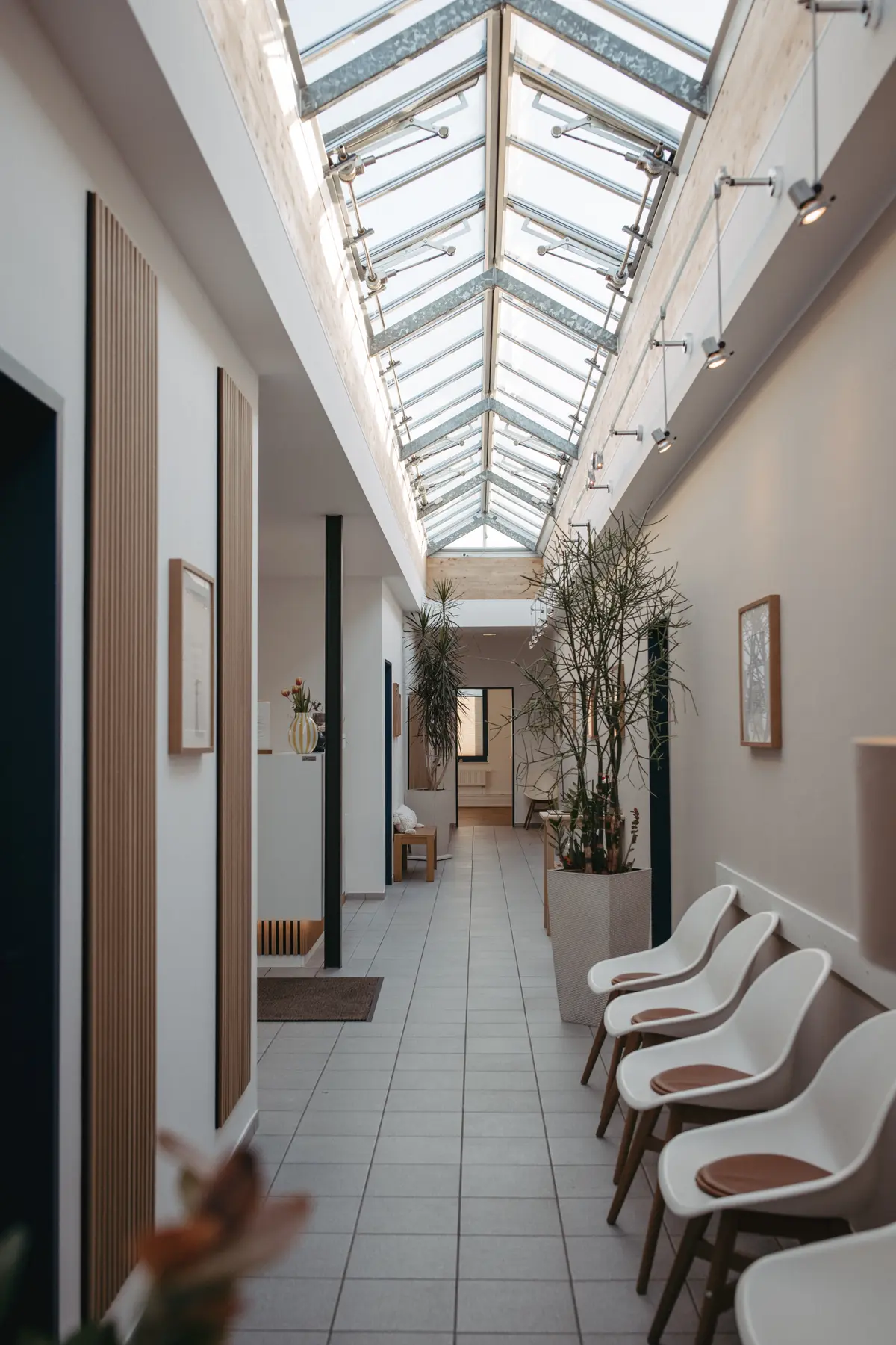 Therapiehuus Weddingstedt - Heller Flur und Wartebereich